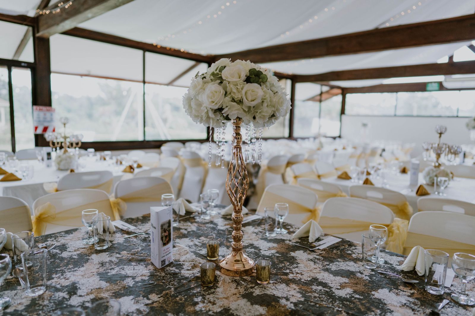 Boda en sala de eventos Maderos